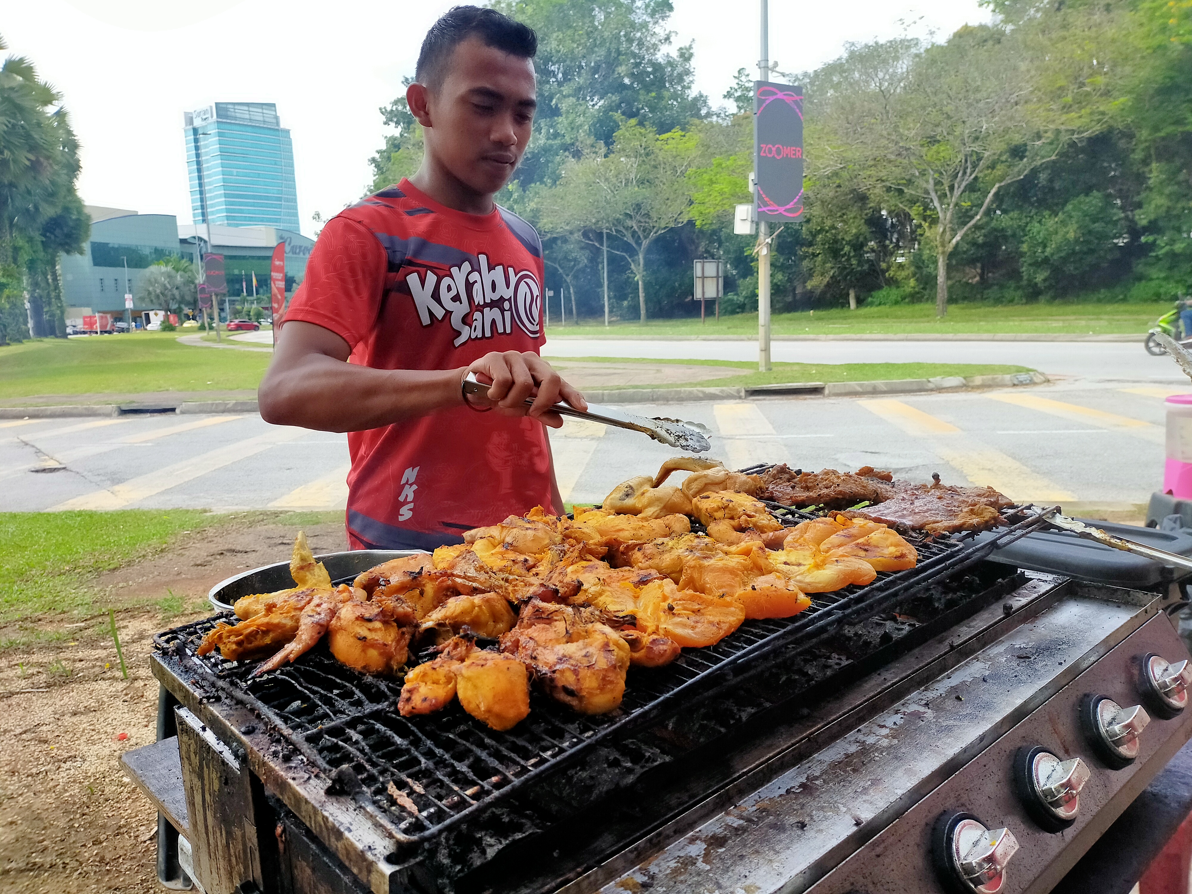 Ayam dibakar Kerabu Sani